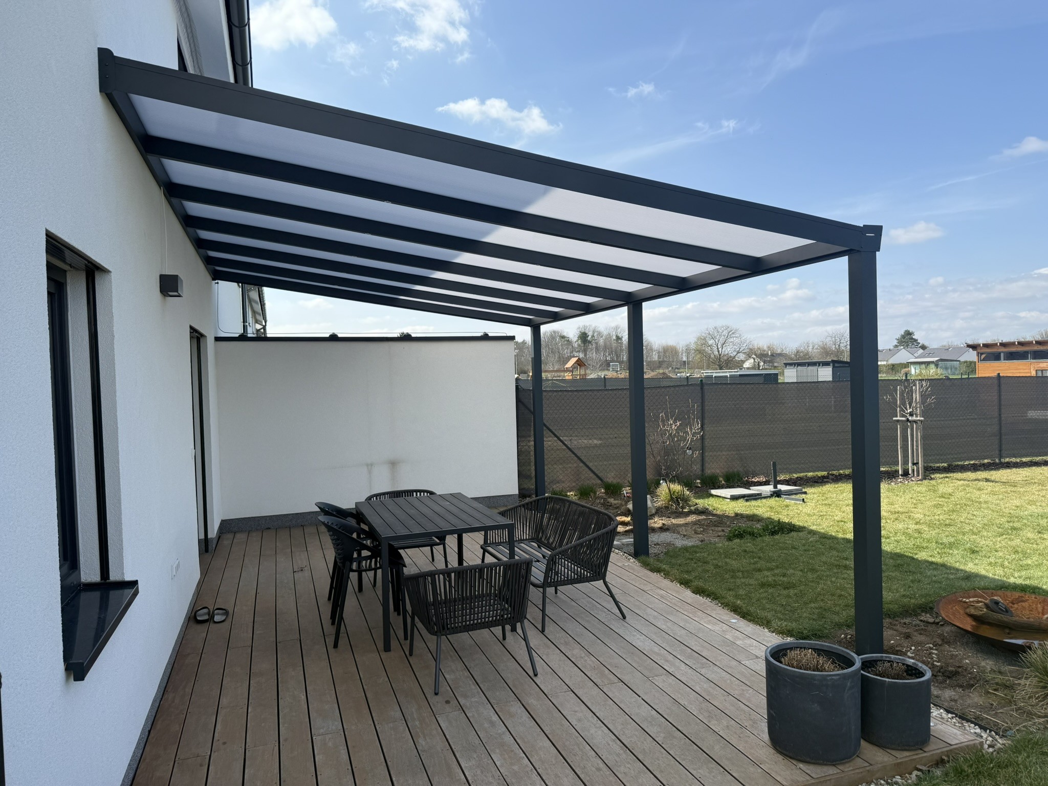 Realizace hliníkové pergoly krok za krokem: Jak probíhá montáž